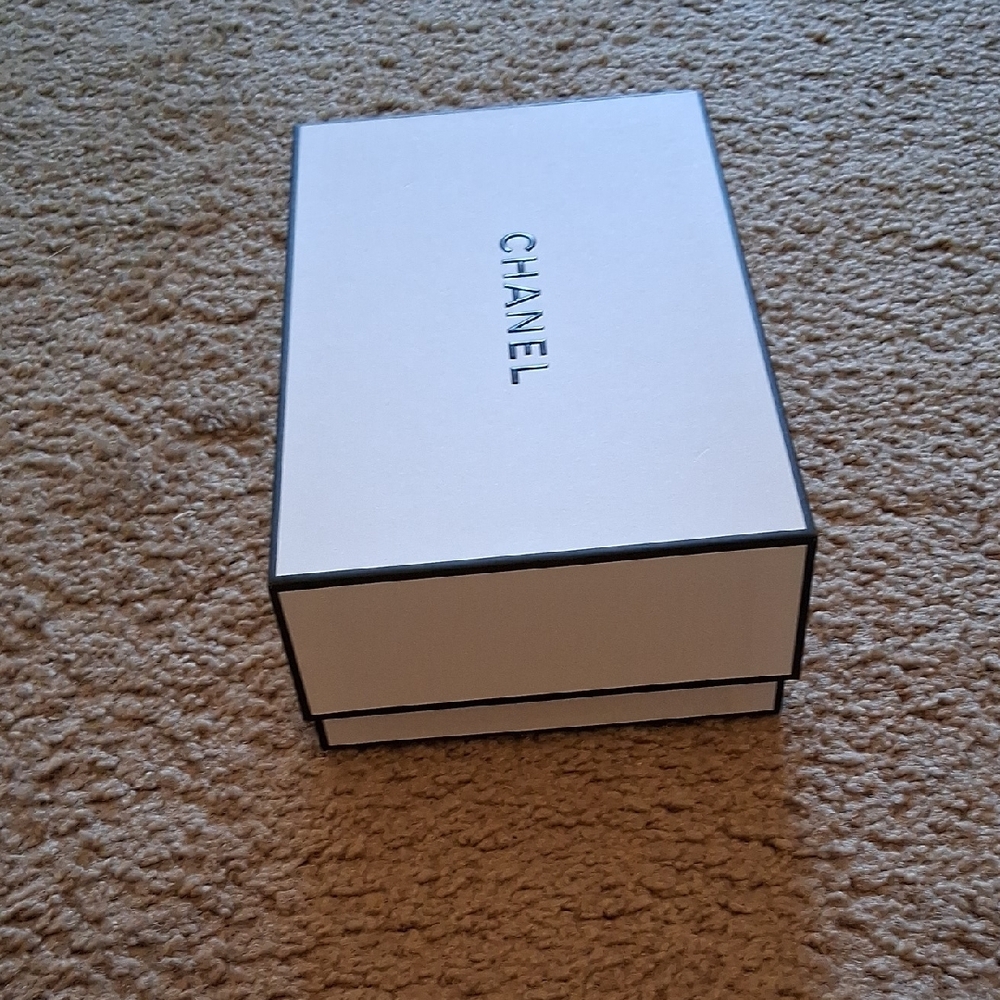 Authentic CHANEL White Box with Black Logo And Chanel Logo Pouch - Picture 8 of 11